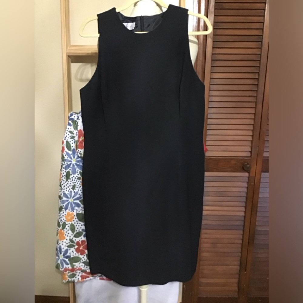Women’s size 16 Jones wear little black sleeveless dress zipper down back party